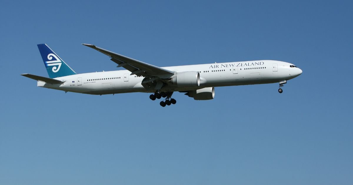 photo of air new zealand in flight