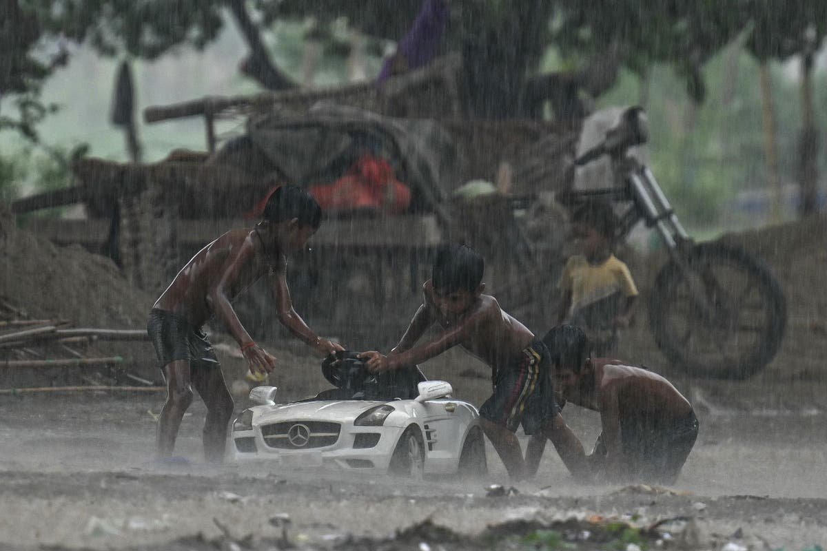 Rain in Delhi: Ten dead as heavy rains in Indian capital close schools and offices and flooding on roads