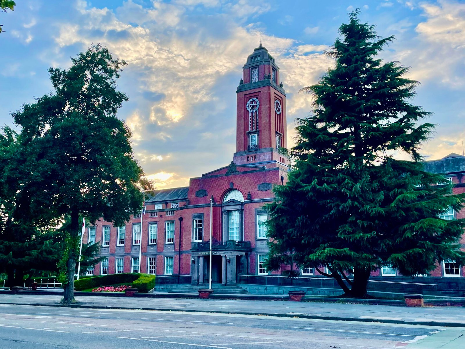 Trafford Council's simple solution to electric vehicle charging point shortage – EnvironmentJournal