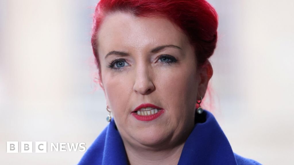 Louise Haigh quits as transport secretary over phone offence